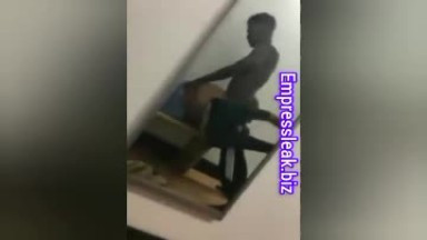 Mon ami Kojo baise une infirmière auxiliaire à l'hôpital